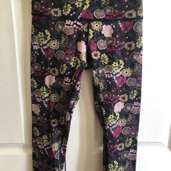 Lululemon Wunder Under Crop (Hi-Rise) Leggings 21" in Colour Fluorolace Multi, 6 - Picture 3 of 11